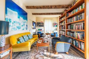 a living room filled with lots of bookshelves at Villa Rosmarino in Camogli