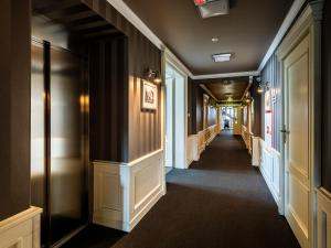 a corridor in a building with a hallway at Perla Mare Apartamenty in Krynica Morska +59 photos