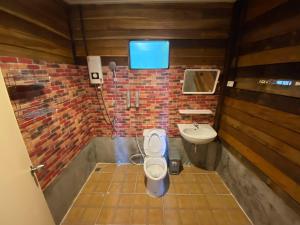 a bathroom with a toilet and a sink at มาดูดอย - Madoodoi in Ban Mae Na