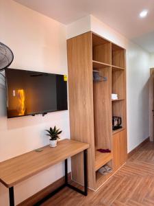 a room with a desk and a tv on a wall at Lala hotel in Phủ Từ Sơn