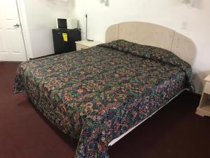 Postel nebo postele na pokoji v ubytování Mayfair Motel