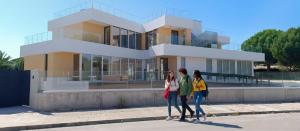 three people walking in front of a building at Rialto Millau Coliving in Villaviciosa de Odón