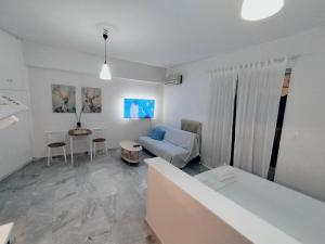 a living room with a couch and a table at Cucuvaya Rithy in Áyios Andónios