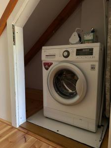 a washer and dryer in a small room at Mézes-Kuckó in Tihany