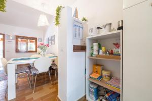 a kitchen and dining room with a table and chairs at Villetta Pineta in Santa Margherita di Pula