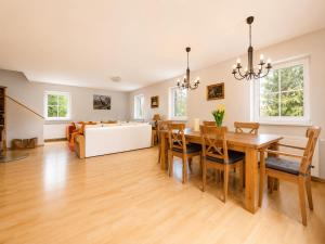 a dining room and living room with a table and chairs at Chalet am Berg Turracher Höhe Natur & Ski in Turracher Hohe