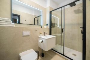 a bathroom with a toilet and a shower and a sink at Loco Studio Apartments - Private Entrance & Self Check-in in Zagreb