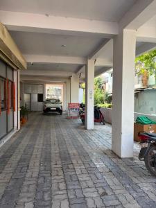 an empty parking lot with a car in a garage at Hotel Lotus Stay INN in Jabalpur +19 photos