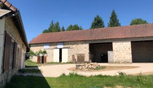 a large brick building with a courtyard in front at Gîte champêtre LA SUITE Limousin in Saint-Yrieix-la-Perche