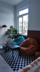 a living room with a couch and a coffee table at Tổ Ấm 25 in Da Thanh