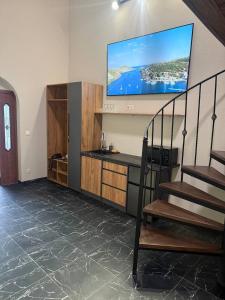 a room with a staircase and a tv on the wall at Han in Selʼtso