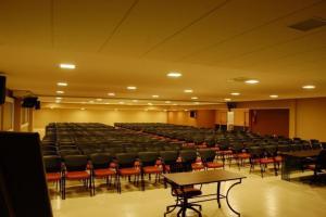 リオ・ケンテにあるVeredas do Rio Quente 215の空席講堂(テーブル、椅子付) +52枚の写真