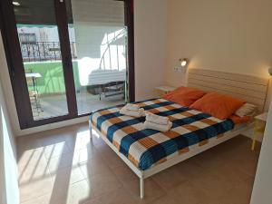 a bedroom with a bed with towels on it at Alcazaba Home in Almería