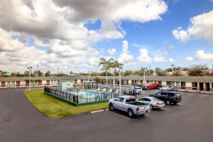 Afbeelding uit fotogalerij van Budget Host Inn Florida City in Florida City