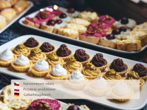 a display of different types of cakes and pastries at Penzion Muštelka in Rokytnice nad Jizerou +37 photos