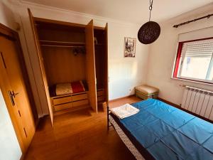 a bedroom with a bed and a bunk bed at Gama Barros 22 in Charneca +5 photos