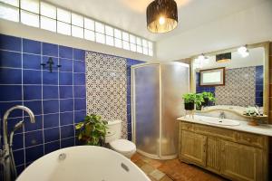 a bathroom with a tub and a toilet and a sink at Lila in Bet Leẖem HaGelilit +55 photos