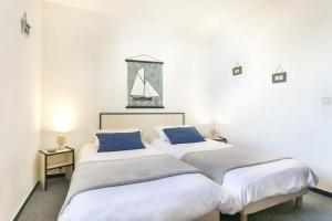 two beds sitting next to each other in a room at Eurocéan Adonis Budget in Guérande