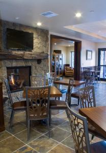 Reštaurácia alebo iné gastronomické zariadenie v ubytovaní Cedar Creek Lodge & Conference Center