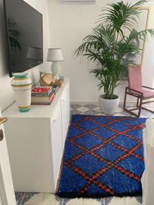 a living room with a blue and red rug on the floor at CasaFiumicello in Maratea