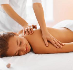 a woman getting a back massage at Allegria in Baiardo