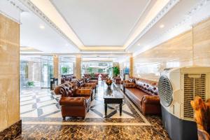 a large lobby with leather couches and a table at Cat Ba Violet Hotel and Apartment in Cat Ba