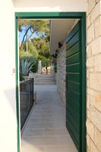 a green door leading to a walkway at Villa Mila in Splitska