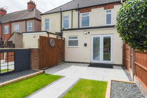 a house with a garden and a driveway at Heath Lodge in Stockingford