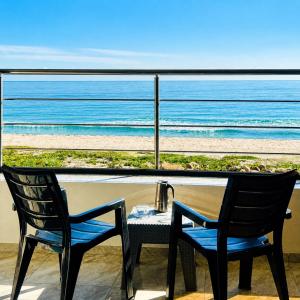 a table and chairs with a view of the ocean at Casa del Mar Residences in Kelibia