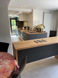 a kitchen with a counter top in a room at Chambres d'hôtes Les Pratges in Figeac