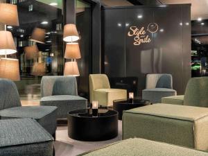a store with chairs and tables and a sign that says bite club at ibis Styles Stuttgart Vaihingen in Stuttgart