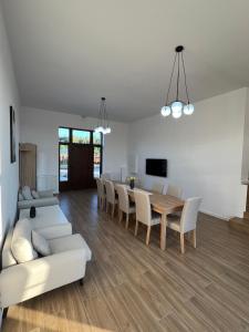 a living room with a table and a dining room at Colt de Apuseni in Curăţele
