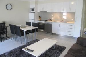 Spring Hill Mews Apartments tesisinde mutfak veya mini mutfak