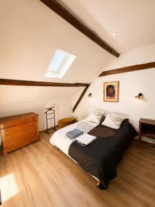 a bedroom with a large bed in a attic at Gîte Caussenard rénové in Le Massegros