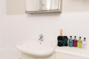 a bathroom with a white sink and a mirror at Luxury New Town 1 Bed Apartment in Edinburgh +60 photos