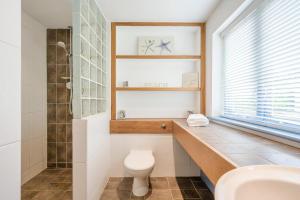 a bathroom with a toilet and a shower and a window at 3 Bed in Ufford oc-sfmea in Ufford +16 photos