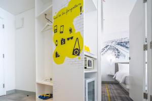 Letto o letti in una camera di YELLO Hotel Harmoni