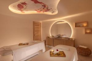 a living room with two beds and a sink at Plus Fariones Suite Hotel in Puerto del Carmen