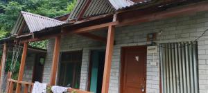 a house with a clothesline on the front of it at Nothing in Kulu