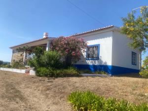 a house with a blue and white at Casa Nova da Corte Salva in Grândola