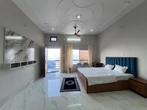a large bedroom with a bed and a ceiling at The City View Homestay in Srīnagar