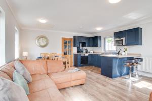 a living room with a brown couch and a kitchen at Northern Hideaways, Iona Cottage in Newcastle upon Tyne +71 photos