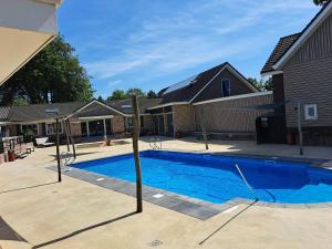 a swimming pool in the yard of a house at Chalet Del Sole in Voorthuizen
