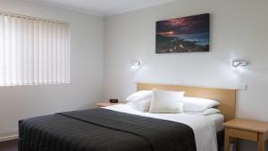 Postel nebo postele na pokoji v ubytování Boambee Bay Resort