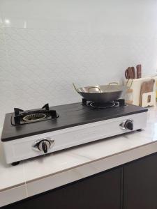 a frying pan on top of a stove in a kitchen at Maileyna Homestay 3 in Alor Setar