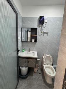 a bathroom with a toilet and a sink at Jambo luxury living in Marimbeti
