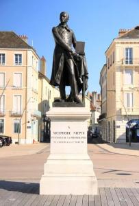 a statue of a man standing on a street at La Demeure de Gaïa in Chalon-sur-Saône