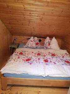 a bed with red flowers on it in a room at Ferienhaus 146 in Arnoldstein