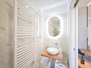 a bathroom with a sink and a mirror at La Terrazza del Gabbiano in Cozze