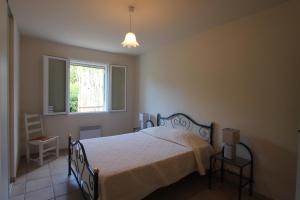 a bedroom with a bed and a window at Clos Christol in Graveson +21 photos